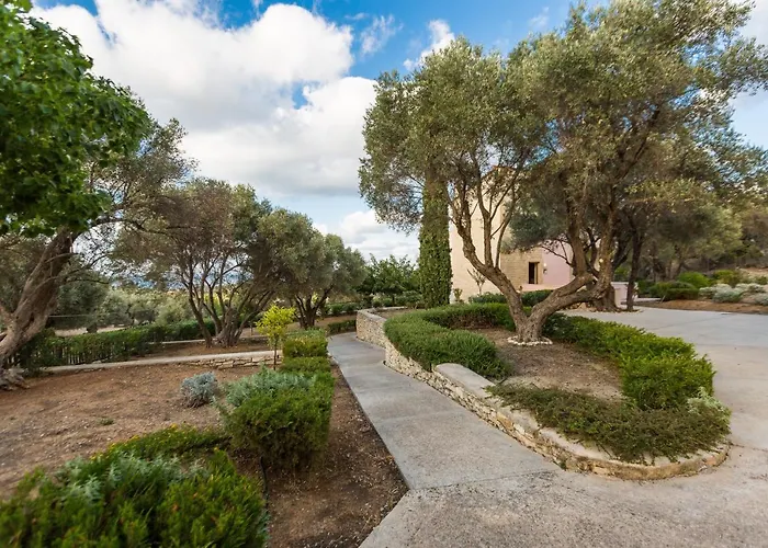 Maroulas Villa Estate